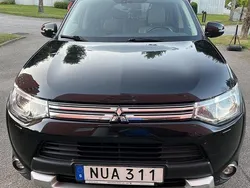 Svart Begagnad 2015 Mitsubishi Outlander P-HEV SUV | 135 000 kr (Bra pris)