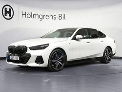 Vit Begagnad 2024 BMW i5 M Sport Sedan | 699 900 kr (Superpris)