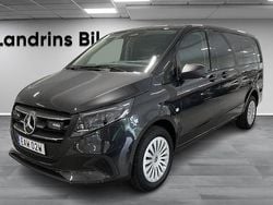 Mörkgrå (grafitgrå metallic) Ny 2025 Mercedes Vito Minibuss | 723 750 kr (Bra pris)