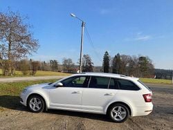 Vit Begagnad 2018 Skoda Octavia Business Line Kombi | 128 000 kr (Marknadspris)