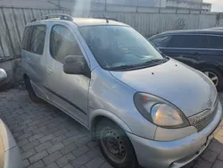 Silver Begagnad 2001 Toyota Yaris Verso Minibuss | 32 000 kr (Marknadspris)