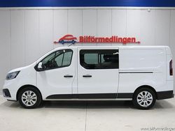 Vit svart Begagnad 2023 Renault Trafic Van | 399 900 kr (Dyr)