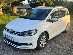 Vit Begagnad 2019 VW Touran Comfortline Minibuss | 125 000 kr