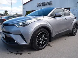 Mörkgrå Begagnad 2018 Toyota C-HR Executive SUV | 214 900 kr (Marknadspris)