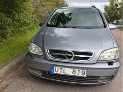 Grå Begagnad 2004 Opel Zafira Minibuss | 25 000 kr