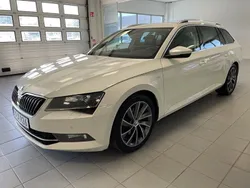 Vit Begagnad 2018 Skoda Superb LAURIN & KLEMENT Kombi | 209 900 kr (Marknadspris)