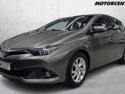 Mörkgrå Begagnad 2016 Toyota Auris Hybrid Halvkombi | 179 000 kr (Marknadspris)