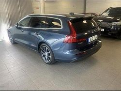 Blå Begagnad 2020 Volvo V60 Momentum Kombi | 235 000 kr (Marknadspris)