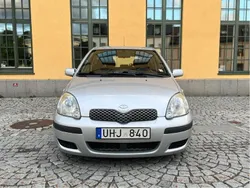 Silver Begagnad 2003 Toyota Yaris Halvkombi | 34 900 kr (Marknadspris)