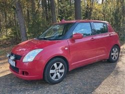 Röd Begagnad 2006 Suzuki Swift Halvkombi | 15 000 kr (Marknadspris)