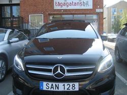 Svart (blanksvart solid) Begagnad 2018 Mercedes B180 AMG Minibuss | 154 900 kr (Marknadspris)