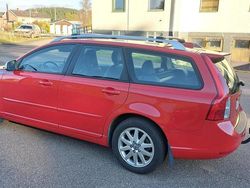 Röd Begagnad 2010 Volvo V50 Summum Kombi | 39 800 kr (Marknadspris)