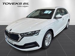 Vit (candy white) Begagnad 2022 Skoda Octavia Kombi | 239 900 kr (Marknadspris)