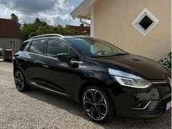 Svart Begagnad 2017 Renault Clio GrandTour Intens Kombi | 90 000 kr (Marknadspris)
