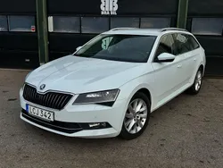 Vit Begagnad 2016 Skoda Superb Style Kombi | 169 900 kr (Marknadspris)