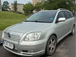 Silver Begagnad 2004 Toyota Avensis Kombi | 29 000 kr (Marknadspris)