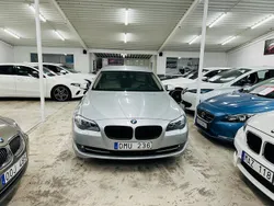 Ljusgrå (grå) Begagnad 2013 BMW 530 Sedan | 159 900 kr (Superpris)