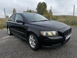 Svart Begagnad 2006 Volvo S40 Sedan | 39 000 kr (Marknadspris)