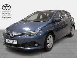 Blå Begagnad 2015 Toyota Auris Hybrid Active Halvkombi | 139 900 kr (Bra pris)