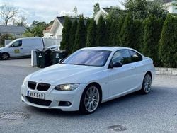 Vit Begagnad 2008 BMW 320 Comfort Edition Sportkupé | 99 900 kr (Lite dyr)