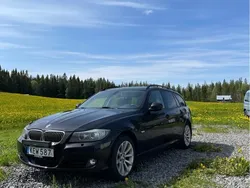 Svart Begagnad 2010 BMW 320 Comfort Edition Kombi | 83 000 kr (Marknadspris)