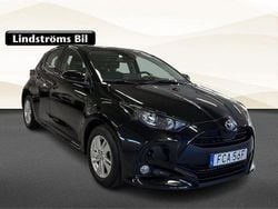 Svart Begagnad 2023 Toyota Yaris Hybrid Active Halvkombi | 249 900 kr (Marknadspris)