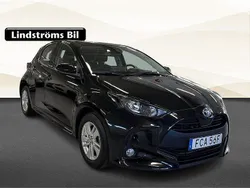 Svart Begagnad 2023 Toyota Yaris Hybrid Active Halvkombi | 249 900 kr (Marknadspris)
