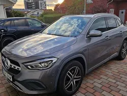Grå Begagnad 2020 Mercedes GLA200 SUV | 309 000 kr (Marknadspris)