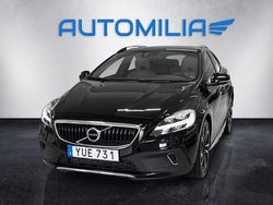 Svart Begagnad 2017 Volvo V40 CC Summum Kombi | 169 900 kr (Marknadspris)