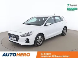 Vit Begagnad 2017 Hyundai i30 Comfort Halvkombi | 159 000 kr (Bra pris)