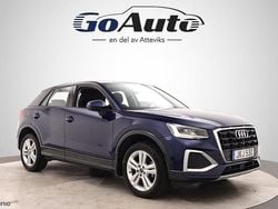 Blå Begagnad 2024 Audi Q2 Proline SUV | 279 500 kr (Marknadspris)