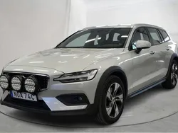 Vit Begagnad 2020 Volvo V60 CC SE Kombi | 248 000 kr (Lite dyr)