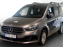 Grå (grey) Begagnad 2023 Mercedes T180 Minibuss | 269 000 kr