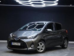 Grå Begagnad 2017 Toyota Yaris Hybrid Active Halvkombi | 159 900 kr (Marknadspris)