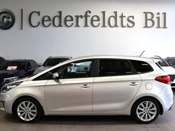 Grå Begagnad 2016 Kia Carens Minibuss | 139 900 kr (Marknadspris)