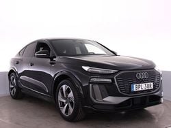 Svart Ny 2025 Audi Q6 Sportback e-tron S-Line SUV | 842 600 kr