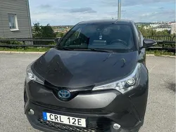 Grå Begagnad 2019 Toyota C-HR Edition SUV | 219 900 kr (Marknadspris)