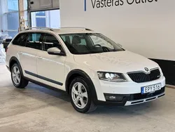 Vit Begagnad 2017 Skoda Octavia Scout 4x4 Kombi | 144 900 kr (Bra pris)