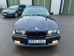 Mörkblå Begagnad 1996 BMW 328 Sportkupé | 110 000 kr