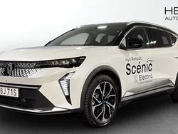 Vit (white) Begagnad 2024 Renault Scénic Iconic Minibuss | 564 900 kr (Marknadspris)