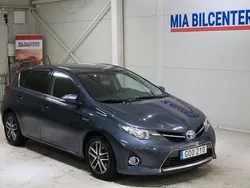 Mörkblå Begagnad 2014 Toyota Auris Hybrid Halvkombi | 119 000 kr (Marknadspris)