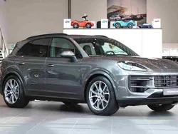 Grå Ny 2026 Porsche Cayenne SUV | 1 368 600 kr