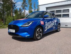 Blå Ny 2024 Suzuki Swift Halvkombi | 251 400 kr (Marknadspris)