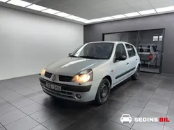 Ljusgrå (grå) Begagnad 2003 Renault Clio II Expression Halvkombi | 24 900 kr (Marknadspris)