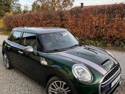 Grön Begagnad 2017 Mini Cooper S Chili Halvkombi | 157 000 kr (Marknadspris)