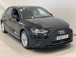 Svart (brilliantsvart) Begagnad 2023 Audi A3 Sportback Proline Halvkombi | 269 000 kr (Marknadspris)