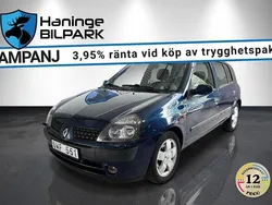 Mörkblå Begagnad 2001 Renault Clio II Halvkombi | 14 900 kr (Marknadspris)