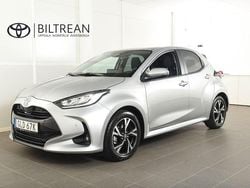 Silver (silver metallic) Begagnad 2024 Toyota Yaris Hybrid Active Halvkombi | 269 900 kr (Dyr)