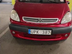 Röd Begagnad 2004 Citroën Xsara Picasso Minibuss | 25 000 kr (Dyr)