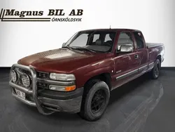 Mörkröd (röd) Begagnad 2001 Chevrolet Silverado Van | 99 900 kr